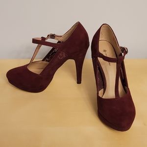 Size 6US. Burgundy Heels. Call it Spring